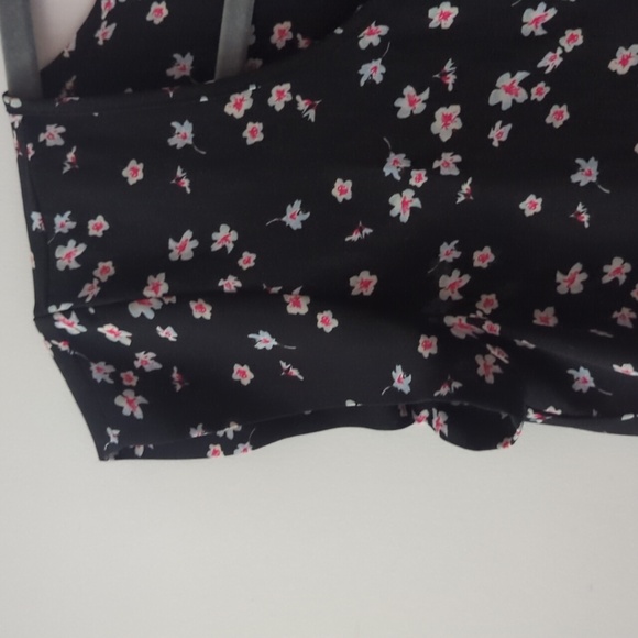 Black floral print blouse, size xs - Picture 4 of 6